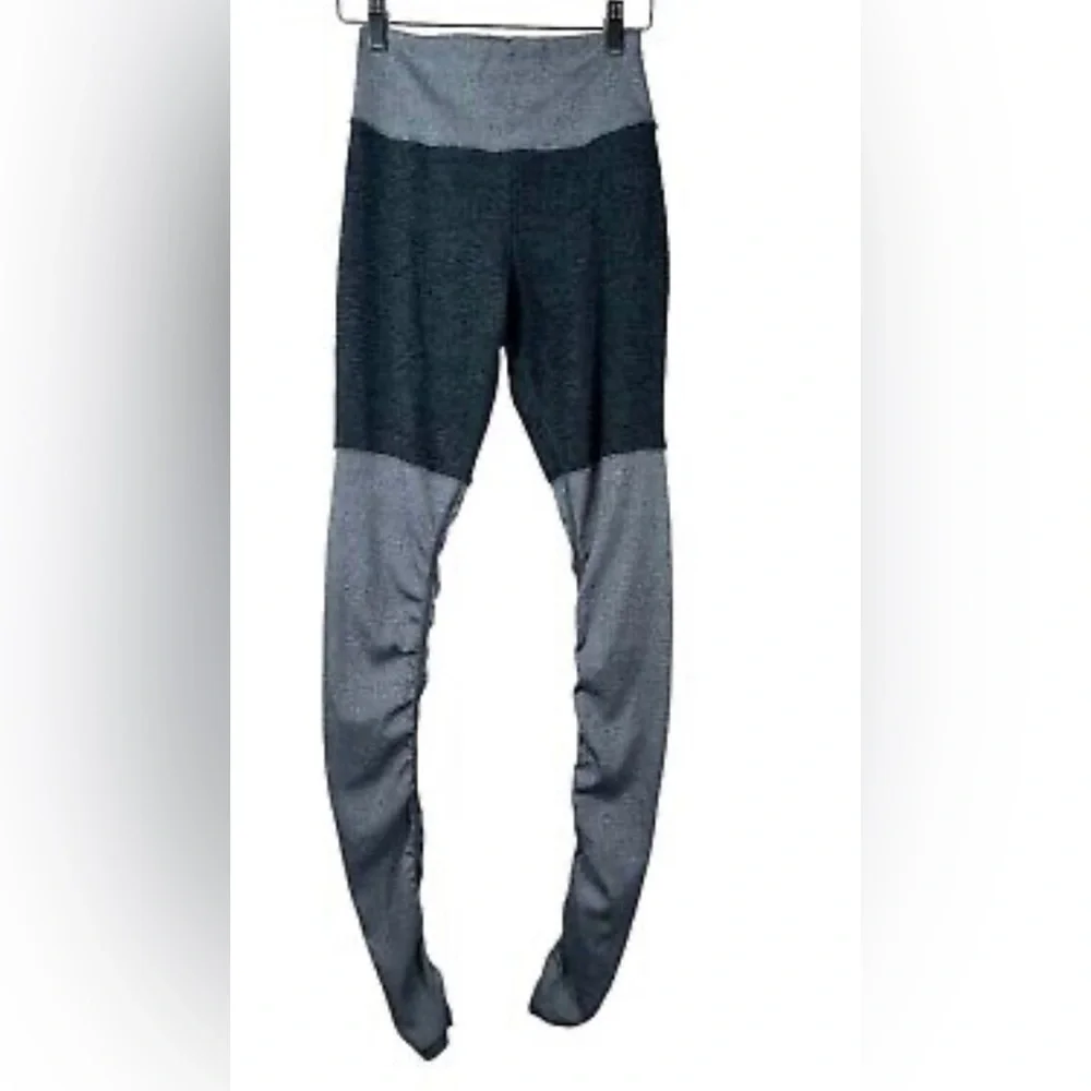 Alo Yoga Gray High Waisted Goddess Ribbed Knit Leggings Size M Ruched Dance